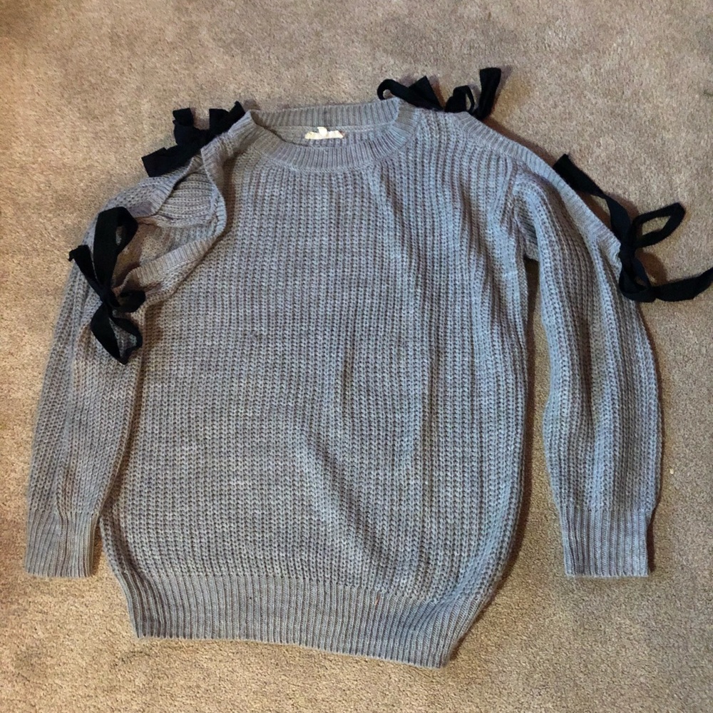 Cold shoulder bow Sweater